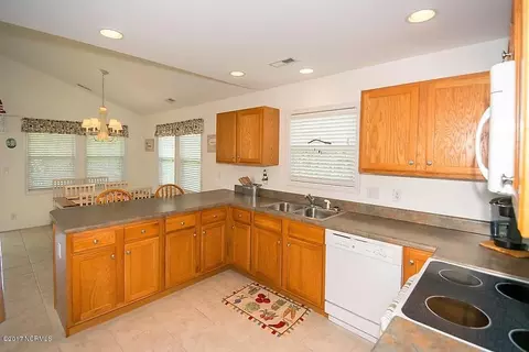 819 Driftwood Dr, Surf City, NC 28445 photo 9