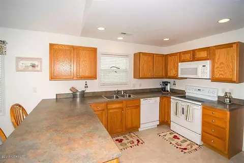819 Driftwood Dr, Surf City, NC 28445 photo 8