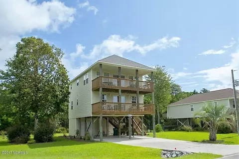 819 Driftwood Dr, Surf City, NC 28445 photo 1