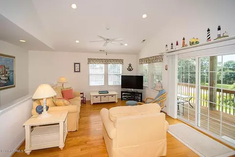 819 Driftwood Dr, Surf City, NC 28445 photo 6