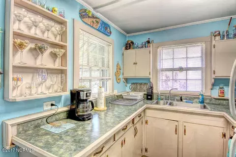 109 N 3rd Ave, Kure Beach, NC 28449 photo 11