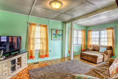 109 N 3rd Ave, Kure Beach, NC 28449 photo 6