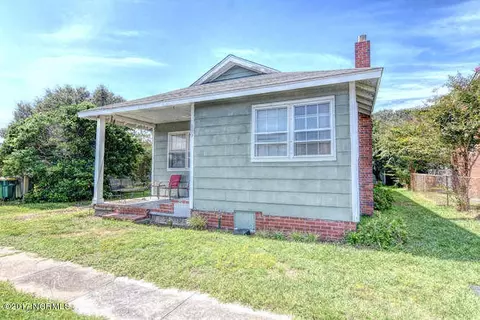 109 N 3rd Ave, Kure Beach, NC 28449 photo 2