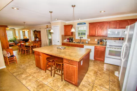 627 Bishop Ct, Hampstead, NC 28443 photo 9