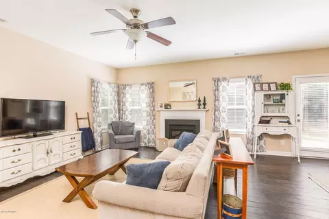111 Katydid Ct, Hampstead, NC 28443 photo 9