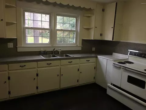 400 E Liberty St, Williamston, NC 27892 photo 3