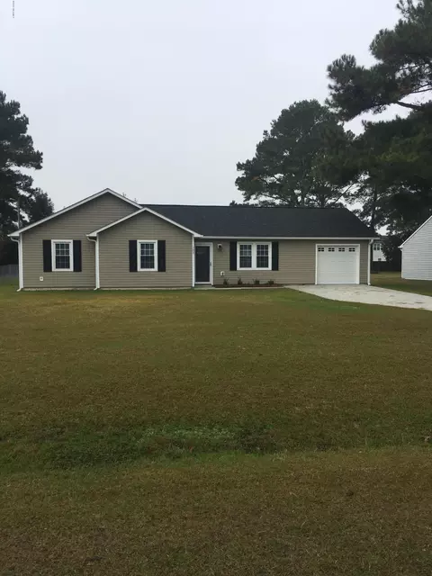 103 Pine Needle Dr, Hubert, NC 28539 photo 1