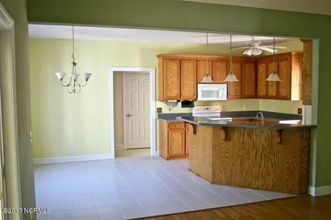 206 Hickory Ln, Hampstead, NC 28443 photo 5