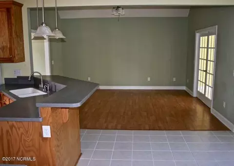 206 Hickory Ln, Hampstead, NC 28443 photo 6