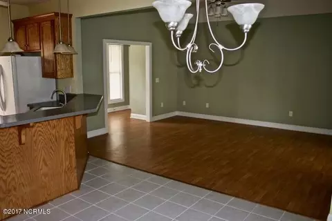 206 Hickory Ln, Hampstead, NC 28443 photo 9