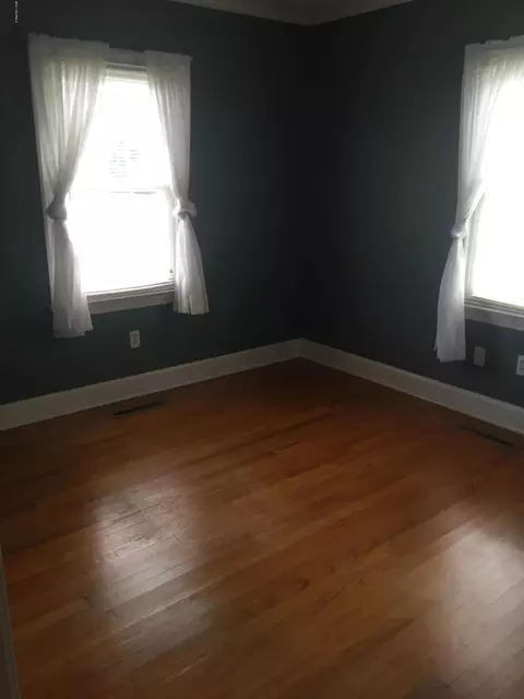 203 Weaver Dr, Williamston, NC 27892 photo 2