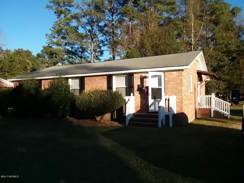 232 Pine St, Wallace, NC 28466 photo 1