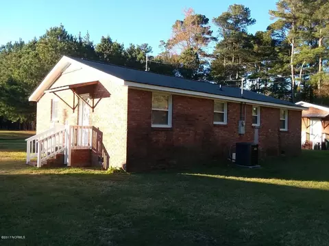 232 Pine St, Wallace, NC 28466 photo 3