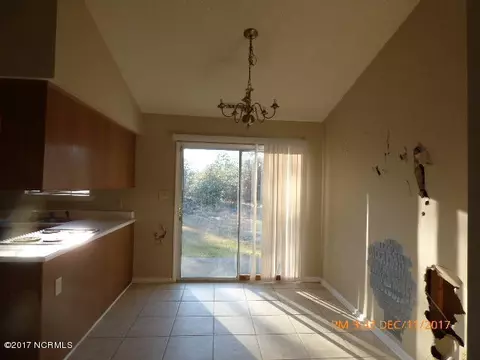 206 S Ginger Dr, Hubert, NC 28539 photo 3