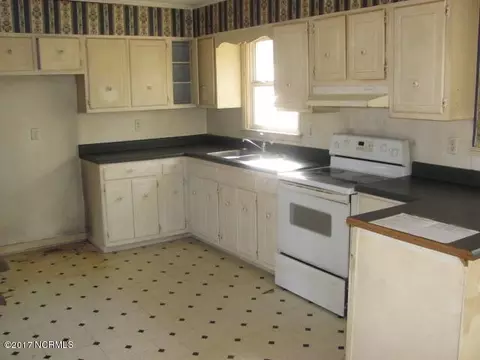 720 Prosperity Dr, Wallace, NC 28466 photo 4
