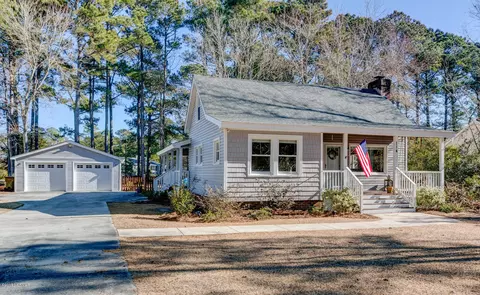 114 Persimmon Ln, Hampstead, NC 28443 photo 1