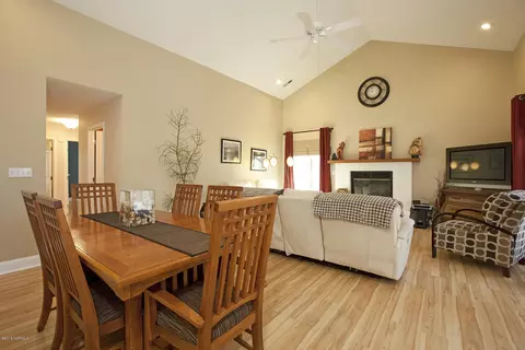 102 Pine Needle Dr, Hampstead, NC 28443 photo 4