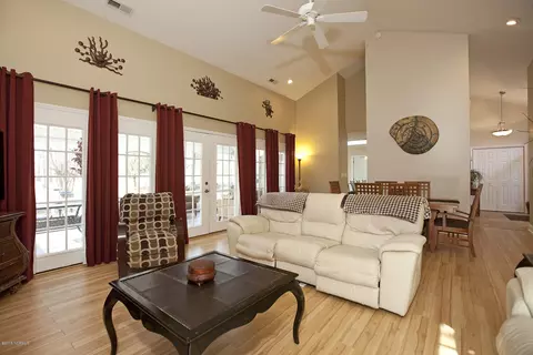102 Pine Needle Dr, Hampstead, NC 28443 photo 7