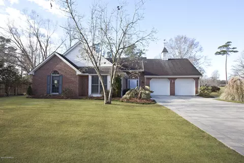 102 Pine Needle Dr, Hampstead, NC 28443 photo 1