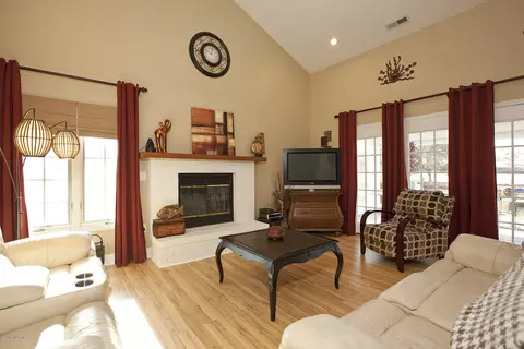 102 Pine Needle Dr, Hampstead, NC 28443 photo 5