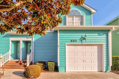 650 Sloop Pointe Ln, Kure Beach, NC 28449 photo 2