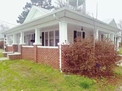 443 W 3rd St, Ayden, NC 28513 photo 1