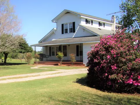 668 Kenan Loop Rd, Wallace, NC 28466 photo 1