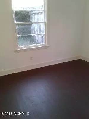 209 E 8th St, Washington, NC 27889 photo 5