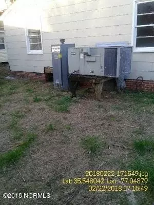 209 E 8th St, Washington, NC 27889 photo 3