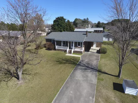 305 Pine Ln, Washington, NC 27889 photo 2