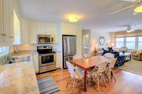 216 Robin Ave, Atlantic Beach, NC 28512 photo 3