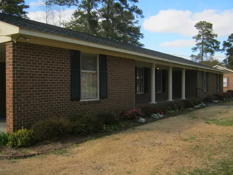 1002 Pinecrest St, Williamston, NC 27892 photo 2