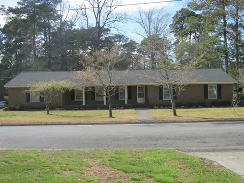 1002 Pinecrest St, Williamston, NC 27892 photo 1