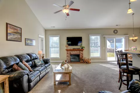 425 Landsdowne Cir, Hampstead, NC 28443 photo 2