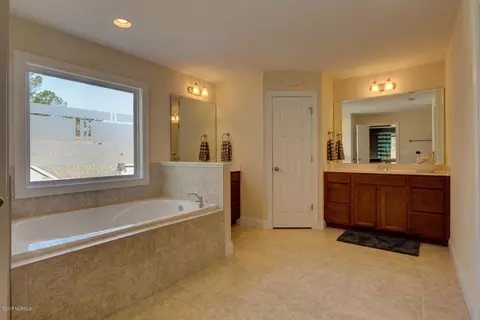 486 Landsdowne Cir, Hampstead, NC 28443 photo 13