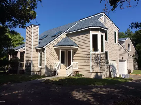 100 Barracuda Ct, Emerald Isle, NC 28594 photo 1