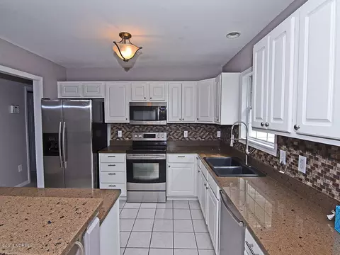 518 Pinehurst Cir, Hampstead, NC 28443 photo 4