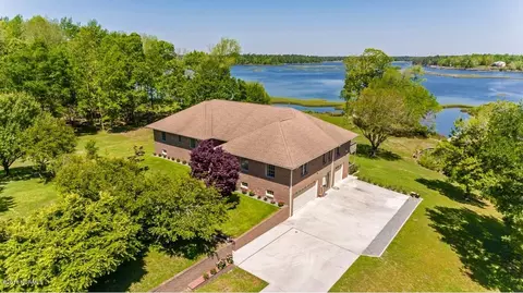 608 Ballast Point Rd, Hampstead, NC 28443 photo 1