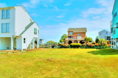 403 6th St, Sunset Beach, NC 28468 photo 1