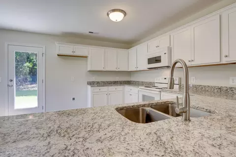 331 Zonnie Ln, Hampstead, NC 28443 photo 10