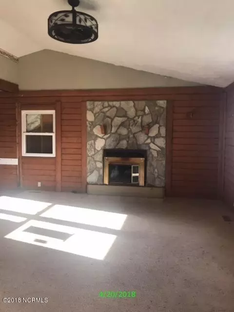 267 Riggs Rd, Hubert, NC 28539 photo 3