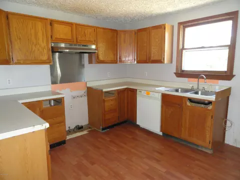 329 E Stack St, Saint Pauls, NC 28384 photo 4