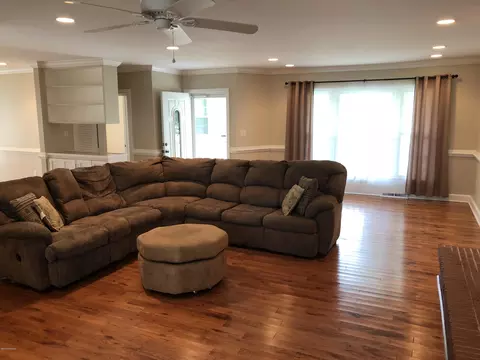 318 E 9th St, Washington, NC 27889 photo 8