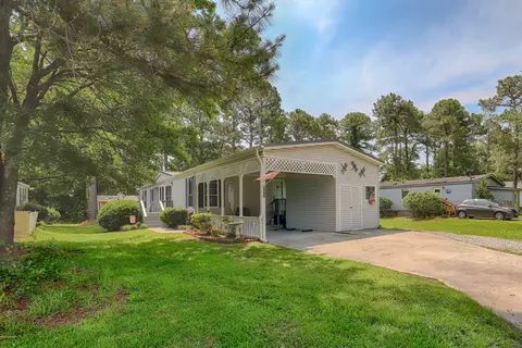 421 Quartermaster Ct, Hampstead, NC 28443 photo 2