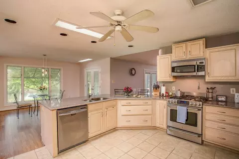 608 Sawgrass Rd, Hampstead, NC 28443 photo 17