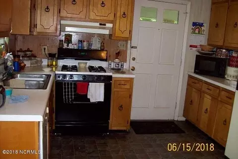 265 Pine St, Wallace, NC 28466 photo 3