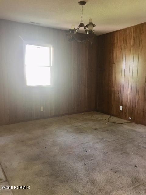 142 Circle Dr, Wallace, NC 28466 photo 4