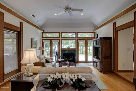 202 Lakeview Dr, Hampstead, NC 28443 photo 9