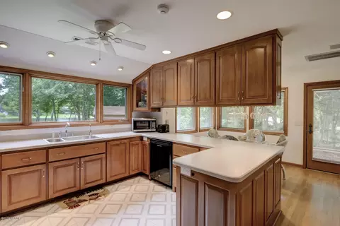202 Lakeview Dr, Hampstead, NC 28443 photo 14
