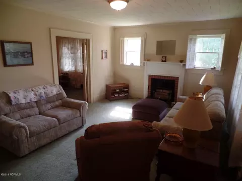 1663 Baldwin Elkins Rd, Clarkton, NC 28433 photo 2